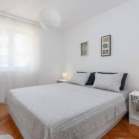 Apartment Poolside - Pool & Gym Pula