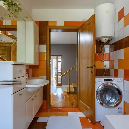 Apartment Poolside - Pool & Gym Pula