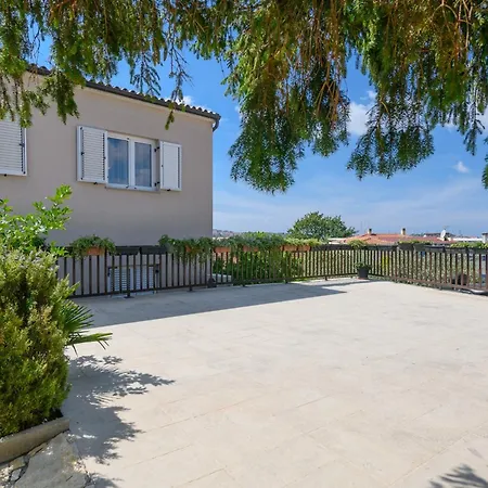 Poolside City Apartments Pula - Pool & Gym Apartment *