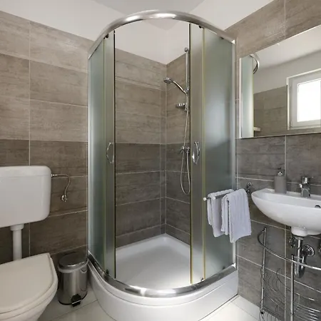 Poolside City Apartments Pula - Pool & Gym * Pula